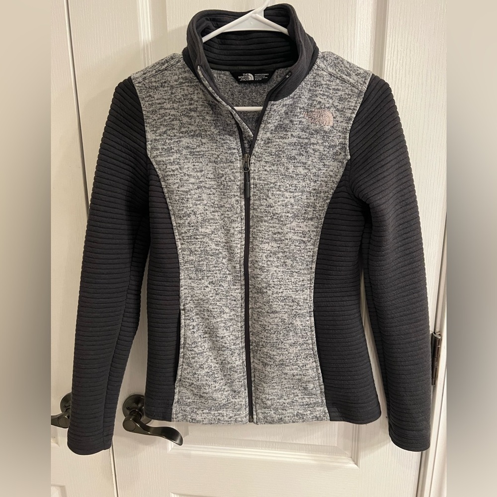 The North Face Women’s fleece lightweight jacket XS
